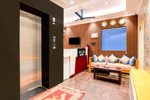 Hotel O Bhubaneswar Barang Railway Station,Plot No. 4, Near Nk Police Station, Nandankanan Road, Raghunathpur,3 star
