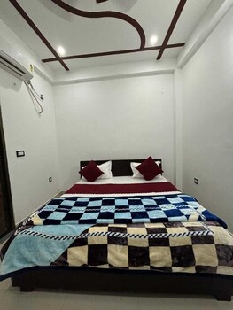 Radhe Ji Home Stay,,2 star