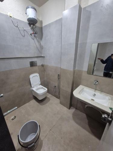 Hotel Blueberry Bhedaghat,,2 star