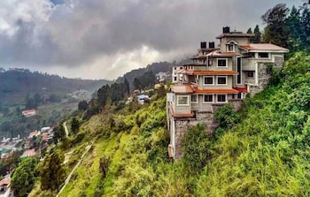 The Hills Edge,,2 star