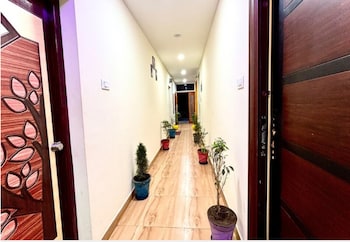 The Hills Edge,,2 star