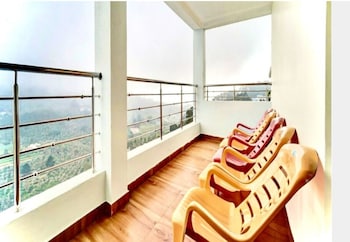 The Hills Edge,,2 star