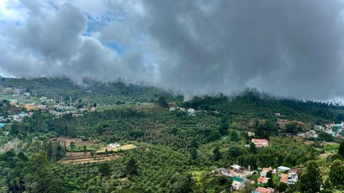 the hills edge