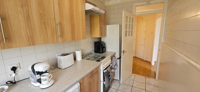 elegant 1 bed flat sleeps 5 london nw6 5 mins to jubilee bakerloo and overground lines