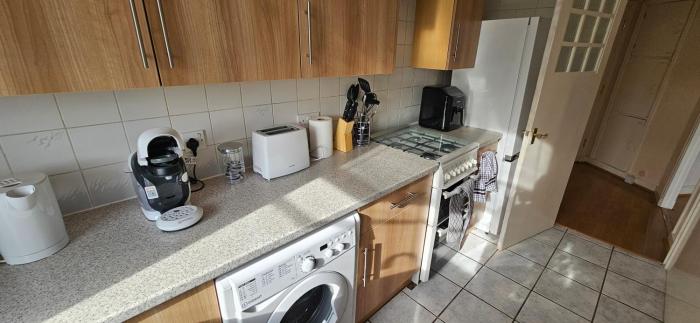 elegant 1 bed flat sleeps 5 london nw6 5 mins to jubilee bakerloo and overground lines