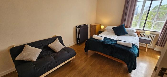 elegant 1 bed flat sleeps 5 london nw6 5 mins to jubilee bakerloo and overground lines