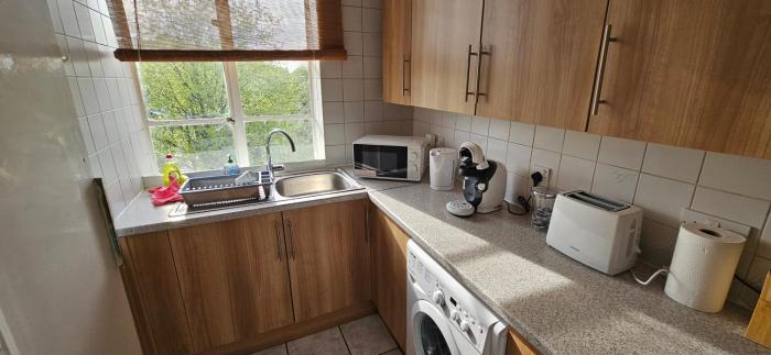 elegant 1 bed flat sleeps 5 london nw6 5 mins to jubilee bakerloo and overground lines