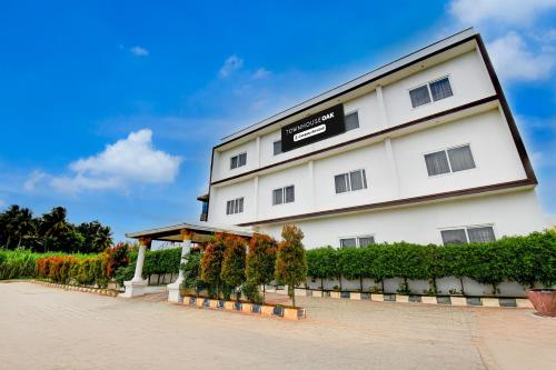 super townhouse oak sri mahadeshwara convention centre formerly shri aprameya resort
