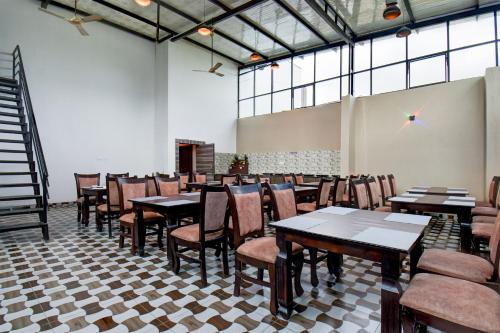 super townhouse oak sri mahadeshwara convention centre formerly shri aprameya resort