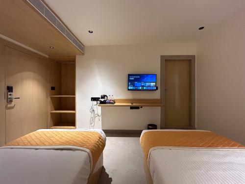 hotel orelio by tgh