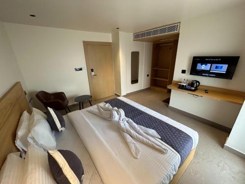 hotel orelio by tgh