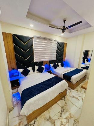 Hotel Paras Inn,,3 star
