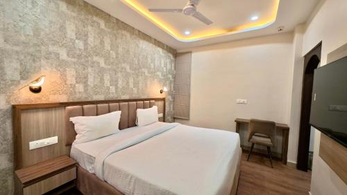 hotel ravindraya residency