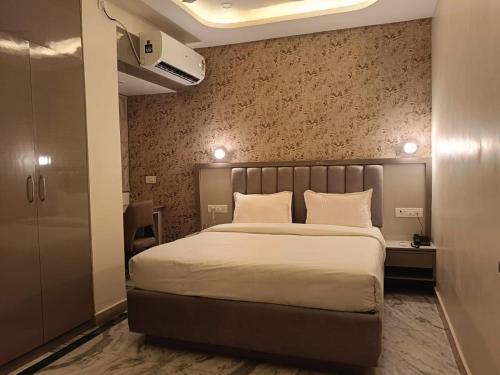 hotel ravindraya residency