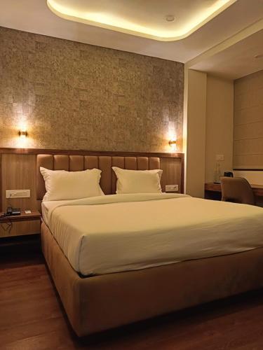 hotel ravindraya residency