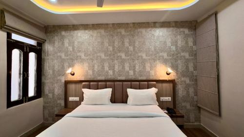 hotel ravindraya residency