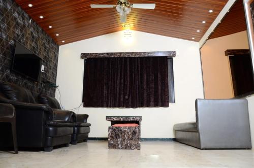 pyrite blue waters villas