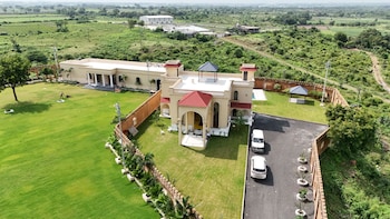 M Farm Resort,,3 star