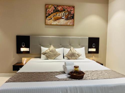 rhyme hotel hitech city
