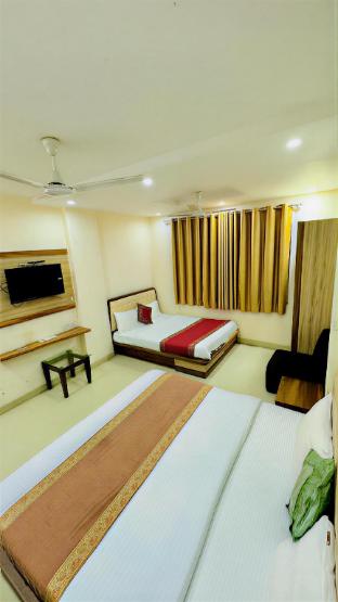 hotel manish international