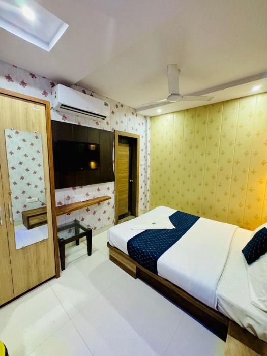 hotel manish international