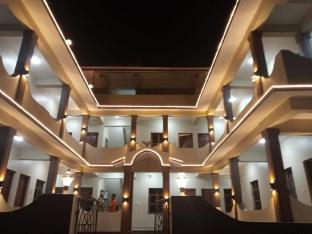 3 Olives Mandrem Goa,,2 star