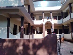 3 olives mandrem goa