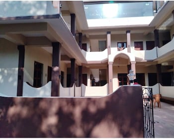 3 Olives Mandrem Goa,,2 star