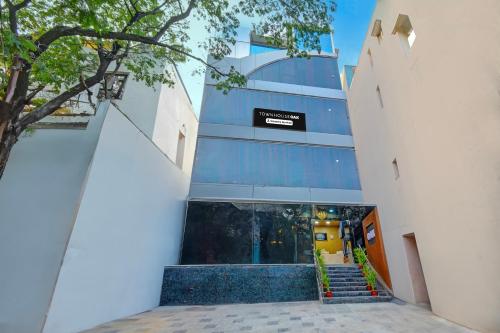 super townhouse oak banjara hills hyderabad