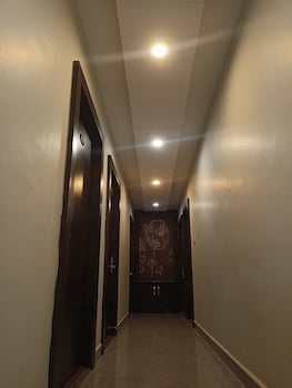 Shree Radhe Palace,,2 star