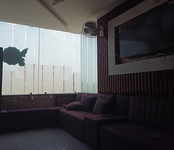 Shree Radhe Palace,,2 star