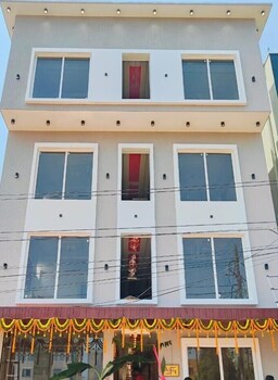hotel radha rani palace