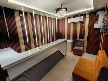 hotel radha rani palace