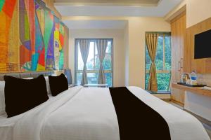 Super Townhouse Oak City Centre Dhanbad Formerly Hotel Kuber Inn,,4 star