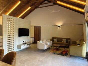 stayguru luxury villa
