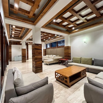 Cilantro Unwind Delisso Abode Pelling,,3 star