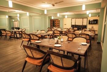 Cilantro Unwind Delisso Abode Pelling,,3 star