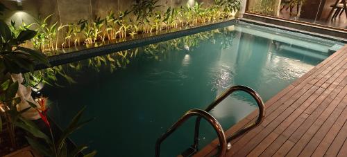 hf pool resorto