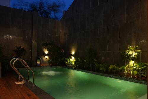 hf pool resorto