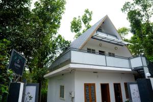 tapovana hillside retreat