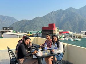 hop inn hostels