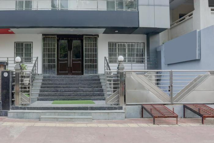 super townhouse mumfordganj fountain crossing formerly aps inn