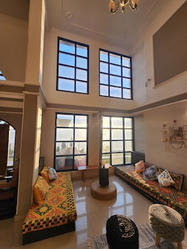 The Himalayan Shire,,3 star