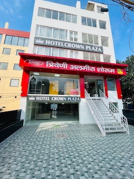 Hotel Crown Plaza,,3 star