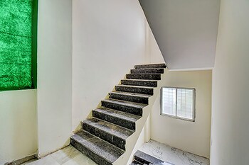 Via Pink House,,3 star