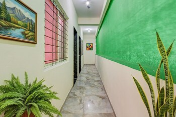 Via Pink House,,3 star