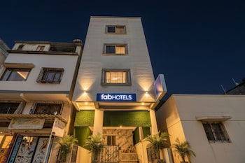 Via Pink House,,3 star