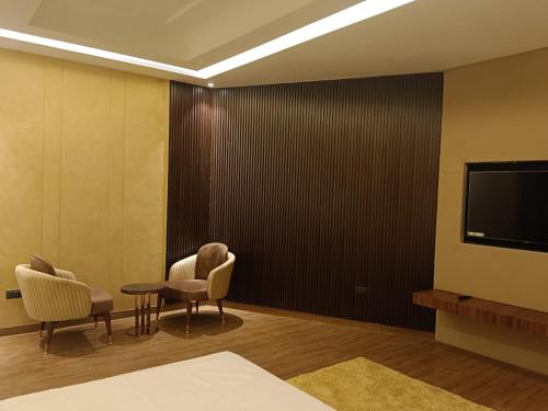 hotel maharaja crest