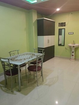 Royal Plaza Homestay,,2 star