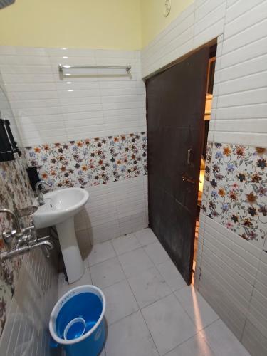 mild life hostel
